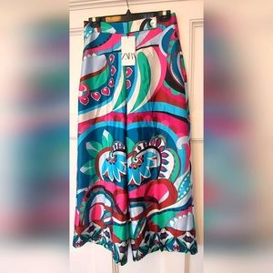 Zara NWT Wide Leg Flowy Retro Satin printed pants Size Medium…